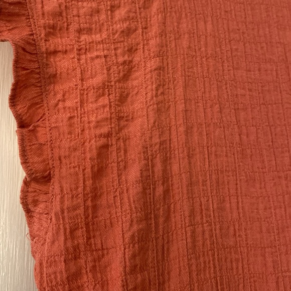 Fun coral/rust dress, ruffled cap sleeve, great condition, rayon/poly XXL. - Picture 4 of 5